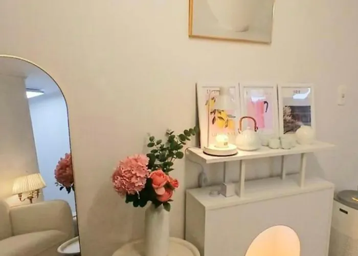 New강남10분,호텔식2Br,2호선 방배역 5분,홍대,성수,코엑스,공항버스,내방5분,고속터미널 Apartment