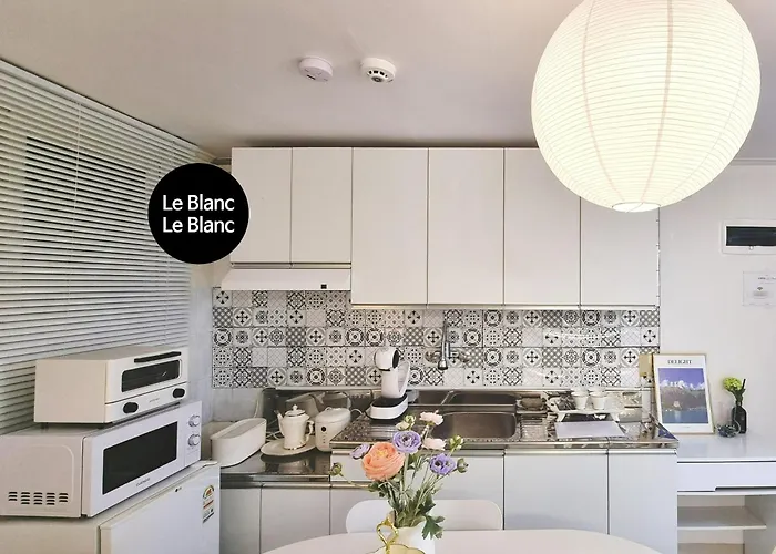 New강남10분,호텔식2Br,2호선 방배역 5분,홍대,성수,코엑스,공항버스,내방5분,고속터미널 Apartment Seoul
