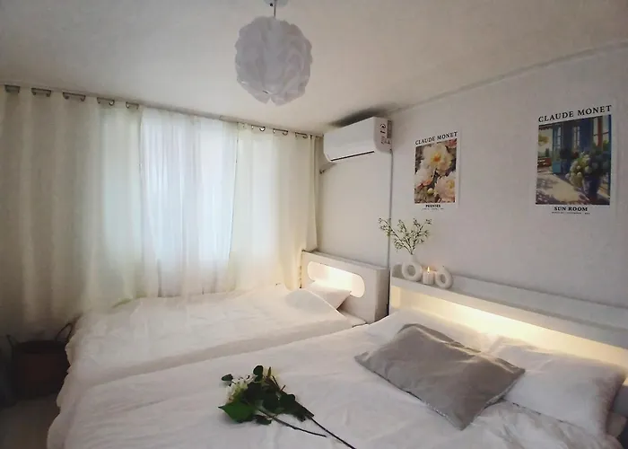 New강남10분,호텔식2Br,2호선 방배역 5분,홍대,성수,코엑스,공항버스,내방5분,고속터미널