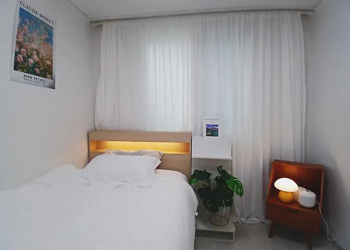 New강남10분,호텔식2Br,2호선 방배역 5분,홍대,성수,코엑스,공항버스,내방5분,고속터미널 Seoul