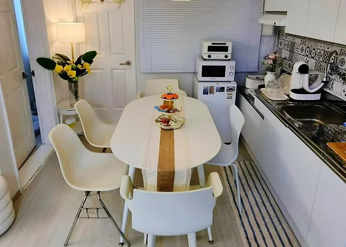 New강남10분,호텔식2Br,2호선 방배역 5분,홍대,성수,코엑스,공항버스,내방5분,고속터미널 Apartment *