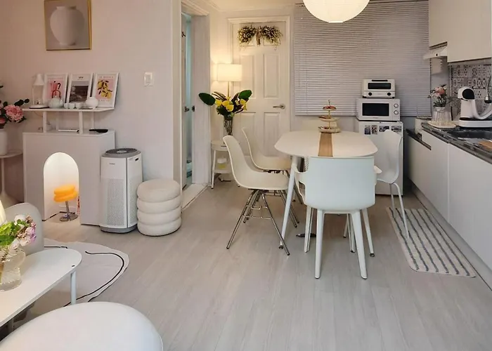 New강남10분,호텔식2Br,2호선 방배역 5분,홍대,성수,코엑스,공항버스,내방5분,고속터미널