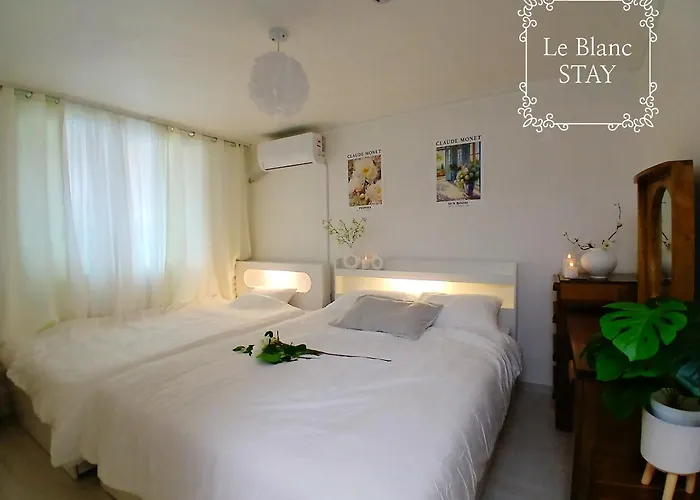 New강남10분,호텔식2Br,2호선 방배역 5분,홍대,성수,코엑스,공항버스,내방5분,고속터미널 * Seoul