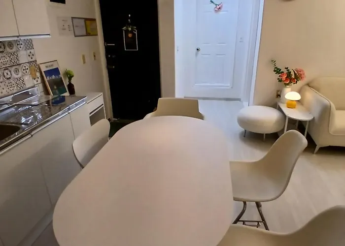 New강남10분,호텔식2Br,2호선 방배역 5분,홍대,성수,코엑스,공항버스,내방5분,고속터미널 Seoul