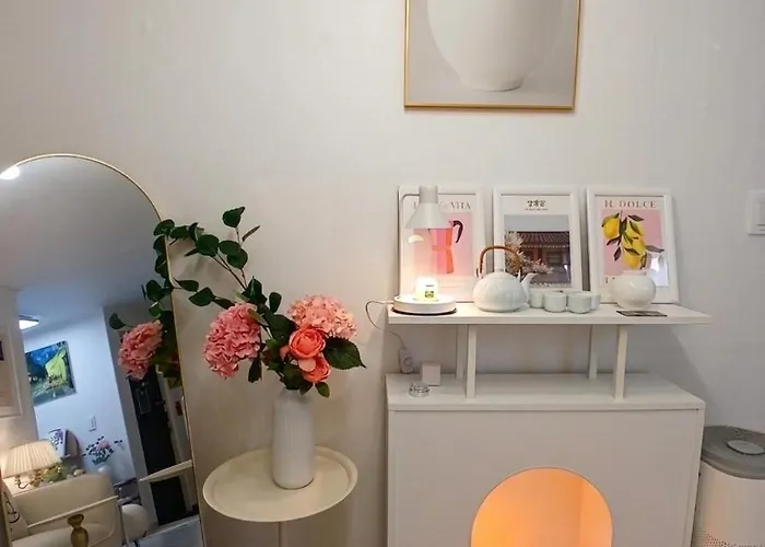 New강남10분,호텔식2Br,2호선 방배역 5분,홍대,성수,코엑스,공항버스,내방5분,고속터미널 Apartment