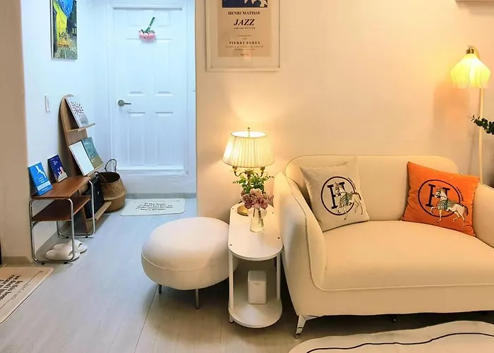 New강남10분,호텔식2Br,2호선 방배역 5분,홍대,성수,코엑스,공항버스,내방5분,고속터미널 * Seoul