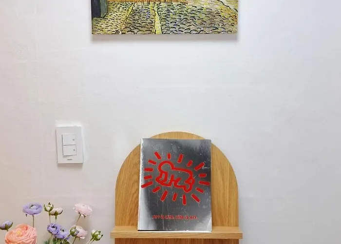 New강남10분,호텔식2Br,2호선 방배역 5분,홍대,성수,코엑스,공항버스,내방5분,고속터미널 * Seoul