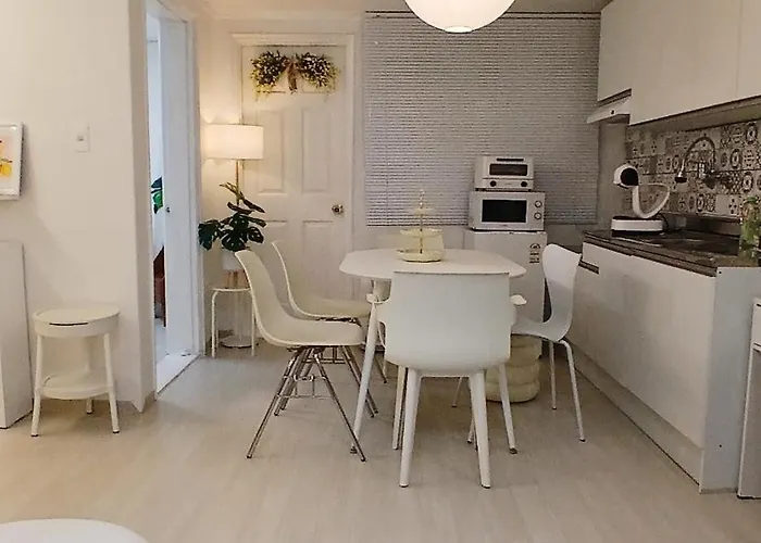 Apartment New강남10분,호텔식2Br,2호선 방배역 5분,홍대,성수,코엑스,공항버스,내방5분,고속터미널