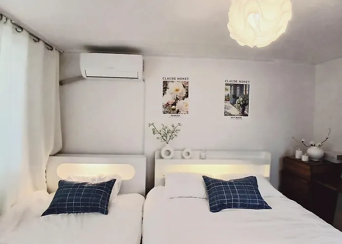 Apartment New강남10분,호텔식2Br,2호선 방배역 5분,홍대,성수,코엑스,공항버스,내방5분,고속터미널 Seoul