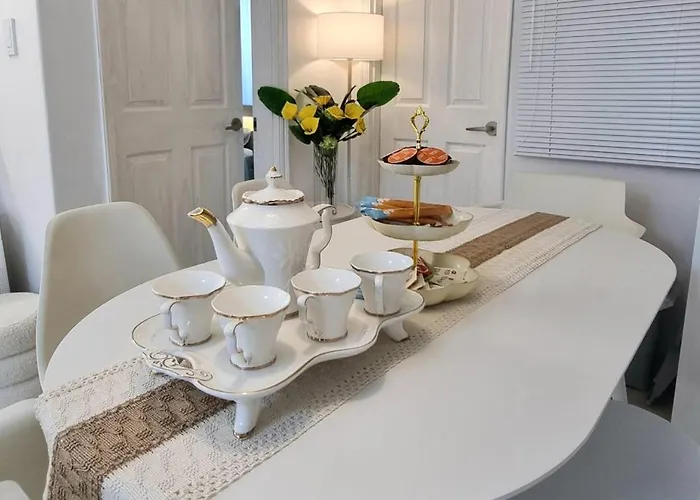 New강남10분,호텔식2Br,2호선 방배역 5분,홍대,성수,코엑스,공항버스,내방5분,고속터미널 Apartment *