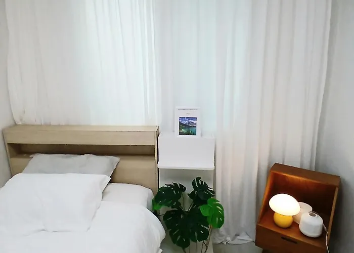 Apartment New강남10분,호텔식2Br,2호선 방배역 5분,홍대,성수,코엑스,공항버스,내방5분,고속터미널 Seoul