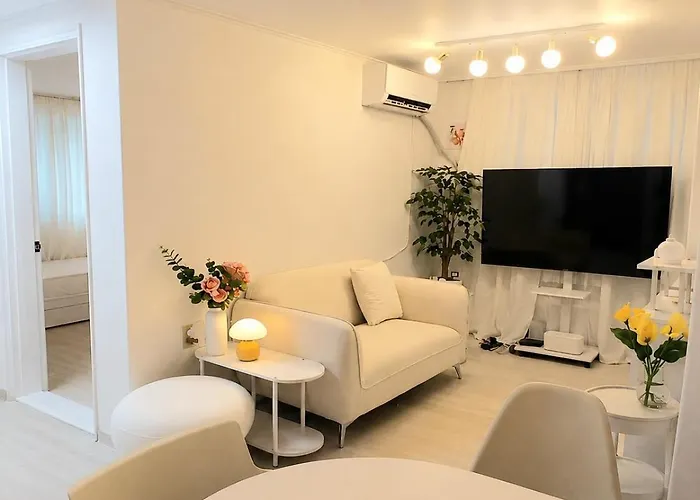 Apartment New강남10분,호텔식2Br,2호선 방배역 5분,홍대,성수,코엑스,공항버스,내방5분,고속터미널