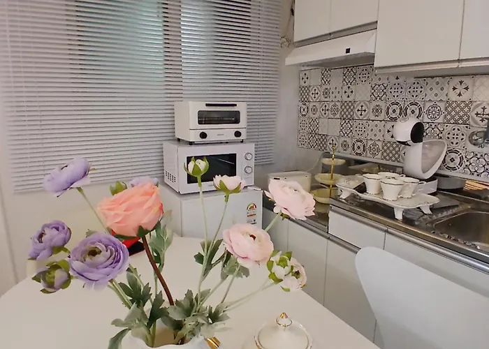 New강남10분,호텔식2Br,2호선 방배역 5분,홍대,성수,코엑스,공항버스,내방5분,고속터미널 Apartment *