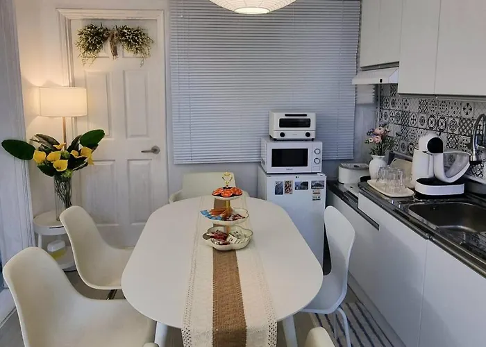 New강남10분,호텔식2Br,2호선 방배역 5분,홍대,성수,코엑스,공항버스,내방5분,고속터미널 * Seoul