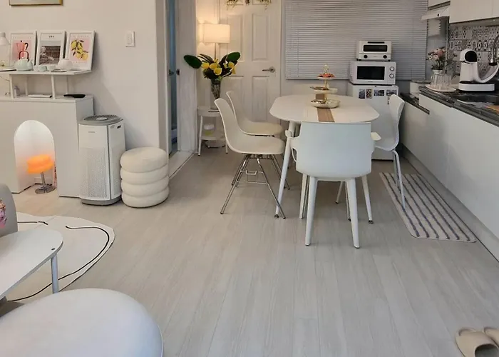 Apartment New강남10분,호텔식2Br,2호선 방배역 5분,홍대,성수,코엑스,공항버스,내방5분,고속터미널