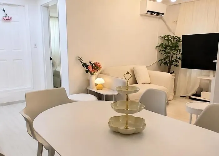 New강남10분,호텔식2Br,2호선 방배역 5분,홍대,성수,코엑스,공항버스,내방5분,고속터미널 * Seoul