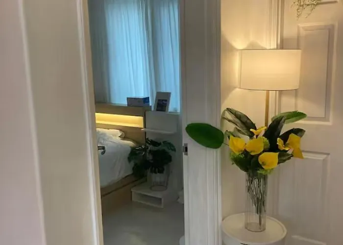 New강남10분,호텔식2Br,2호선 방배역 5분,홍대,성수,코엑스,공항버스,내방5분,고속터미널 * Seoul