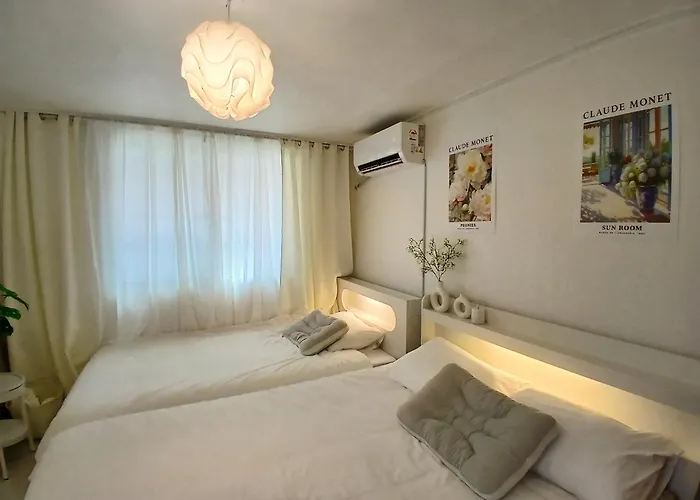 Apartment New강남10분,호텔식2Br,2호선 방배역 5분,홍대,성수,코엑스,공항버스,내방5분,고속터미널 Seoul